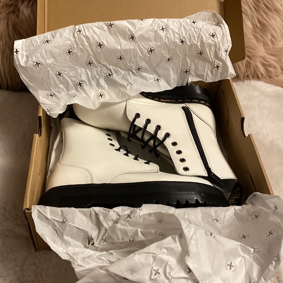 JADON BOOT SMOOTH LEATHER PLATFORMS DR. MARTENS NWT - Picture 9 of 10